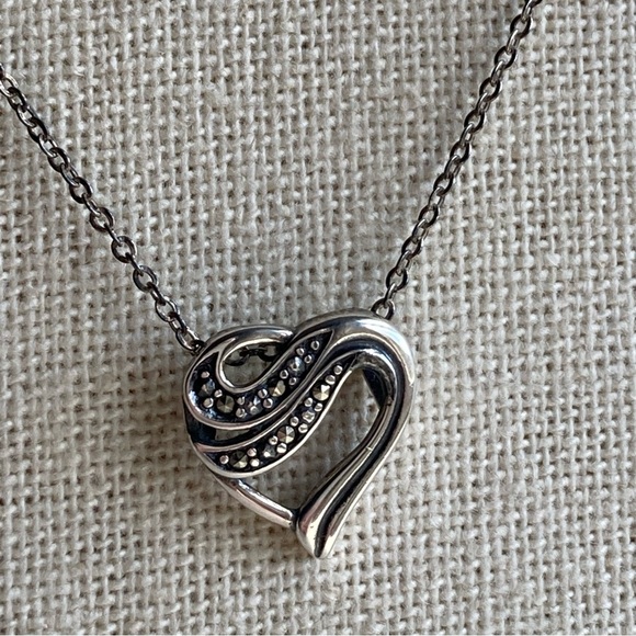 Vintage Marcasite & 925 NV Sterling Silver Swirl Heart Pendant & Necklace - Picture 10 of 10